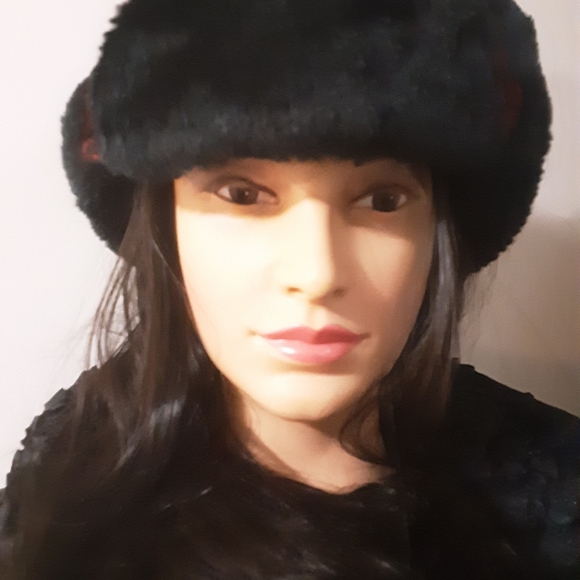 SOFT & WARM TRAPPER with FAUX FUR - Picture 7 of 7